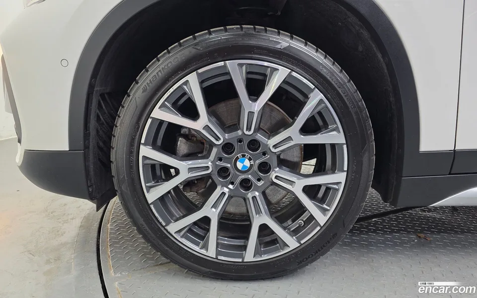 BMW X1 xDrive 20i xLine 2022 — миниатюра 2
