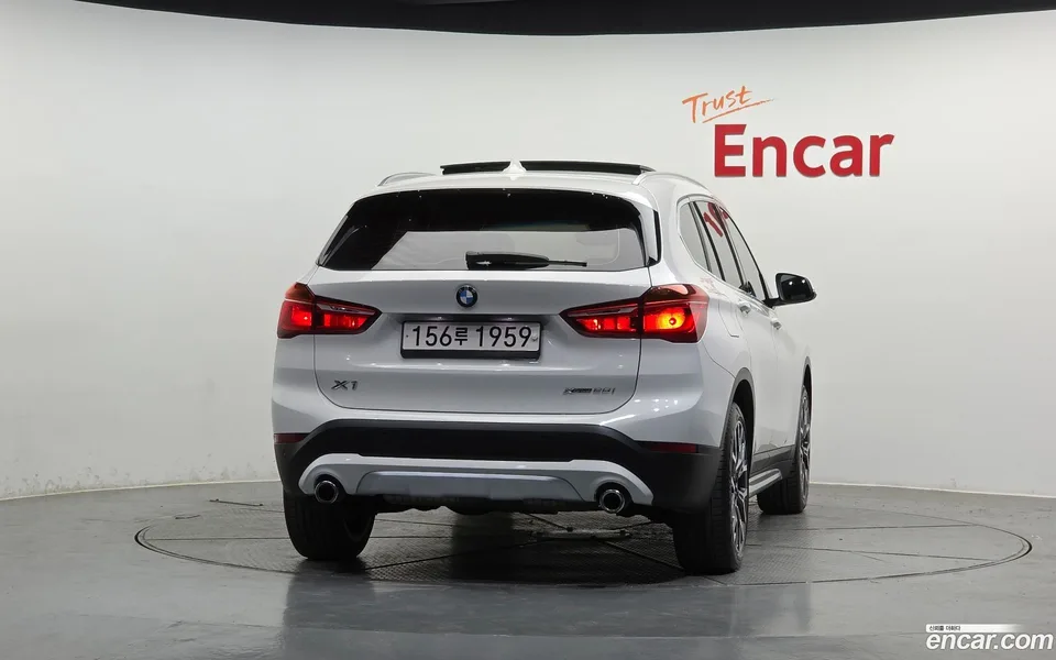 BMW X1 xDrive 20i xLine 2022 — миниатюра 4