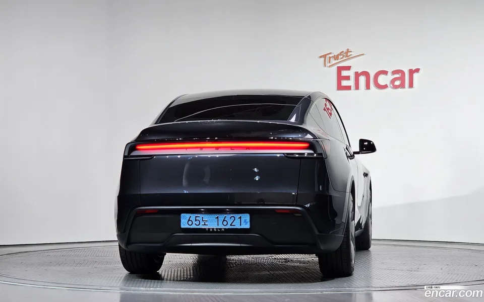 Tesla Model Y RWD 2025 — миниатюра 4