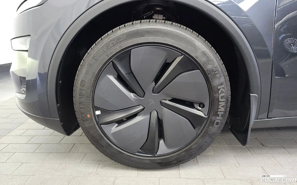 Tesla Model Y RWD 2025 — миниатюра 5