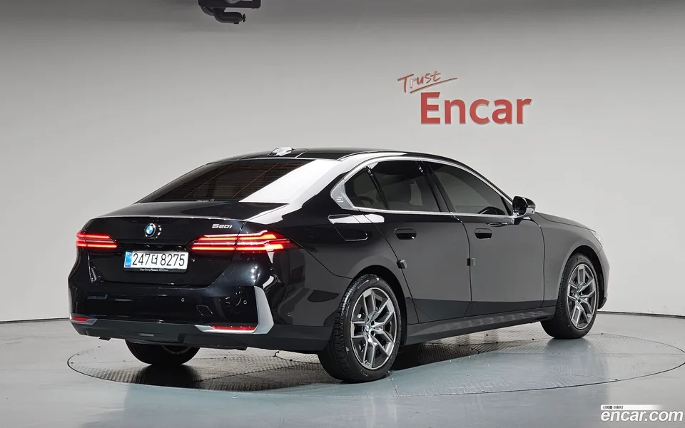 BMW 5 Series 520i 2025 — миниатюра 2