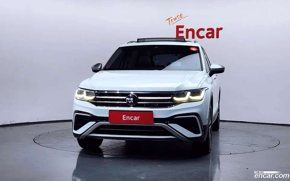 Volkswagen Tiguan Allspace 2.0 TSI 2023 — миниатюра 3