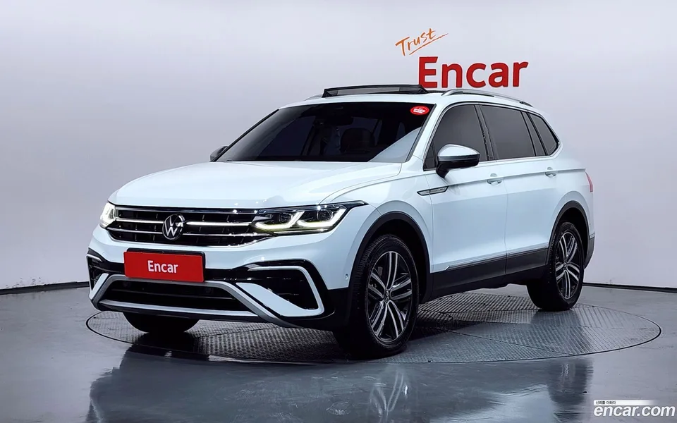 Volkswagen Tiguan Allspace 2.0 TSI 2023 — фото 1, купить с доставкой в Москву