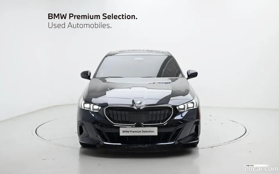 BMW 5 Series 520i M 2025 — thumbnail 3
