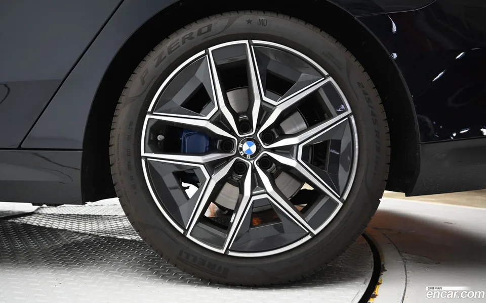 BMW 5 Series 520i M 2025 — thumbnail 5