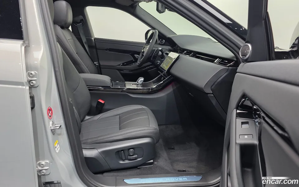 Land Rover Range Rover Evoque P250 SE 2026 — миниатюра 3