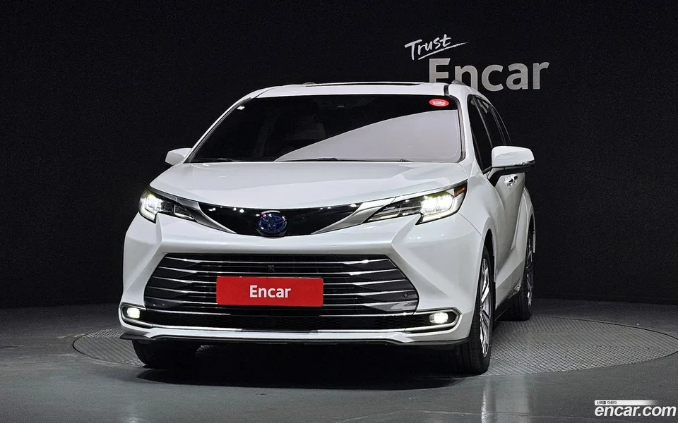 Toyota Sienna 2.5 2WD 2022 — миниатюра 3