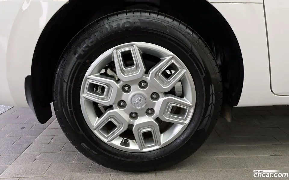 Hyundai Staria 3 2024 — миниатюра 2