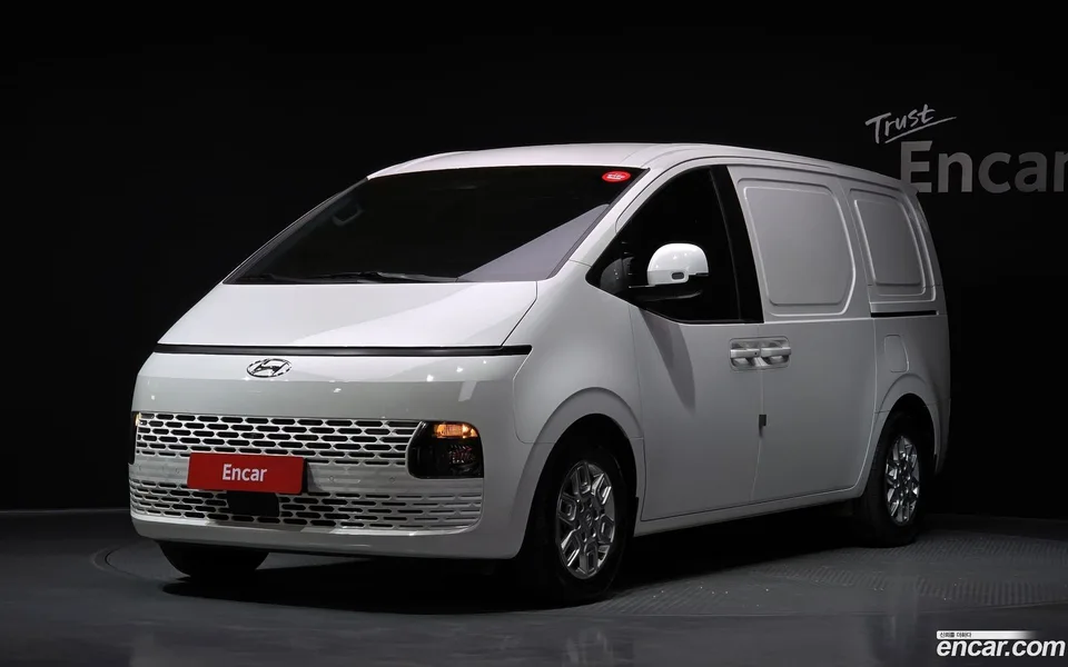 Hyundai Staria 3 2024 — фото 1, купить с доставкой в Москву