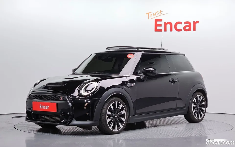 MINI Cooper S 2022 — фото 1, купить с доставкой в Москву