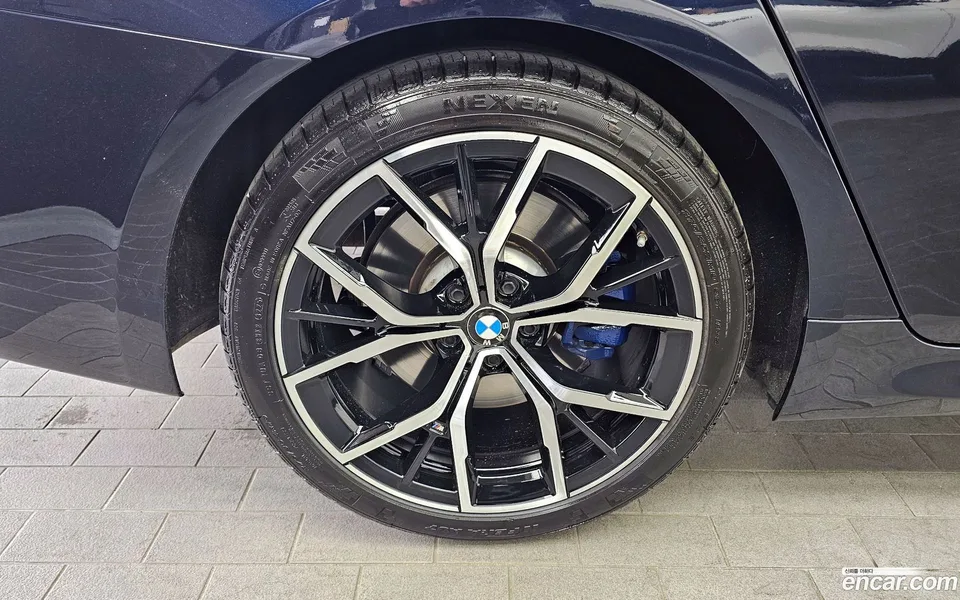 BMW 5 Series 530i xDrive M 2023 — миниатюра 2