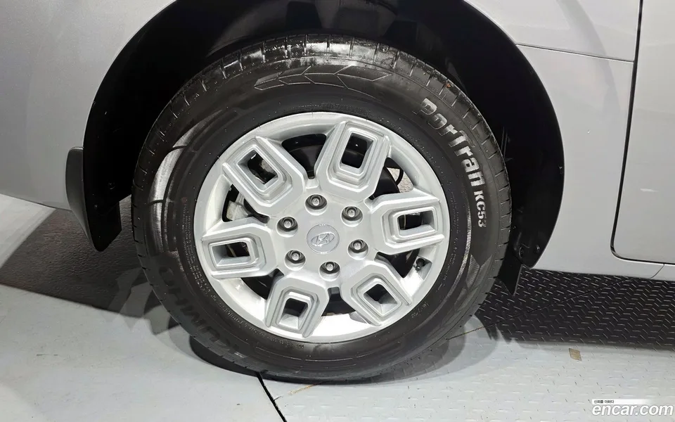 Hyundai Staria 5 2023 — миниатюра 2