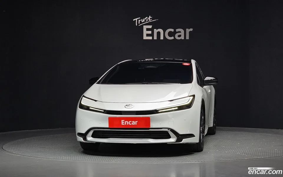 Toyota Prius 2.0 PHEV XSE 2024 — миниатюра 3
