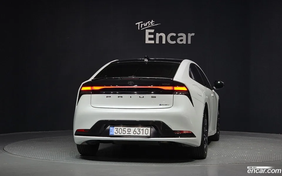 Toyota Prius 2.0 PHEV XSE 2024 — миниатюра 4
