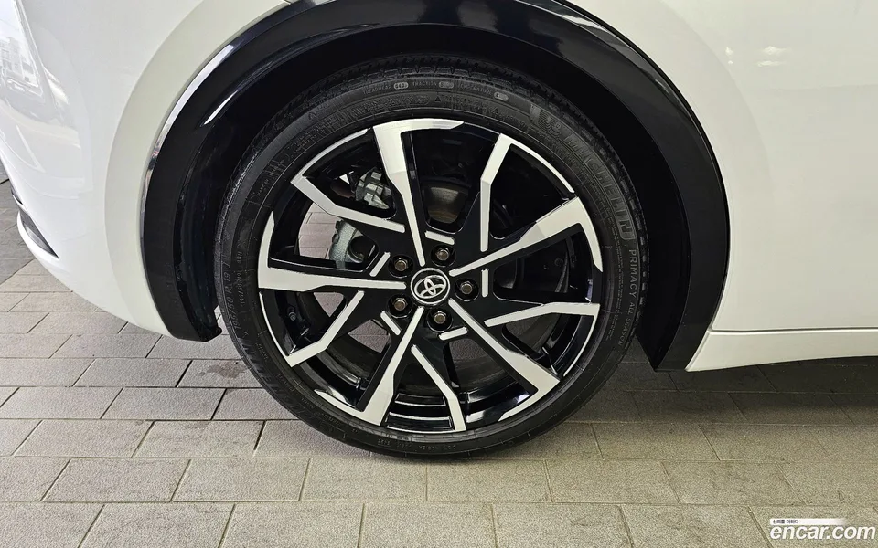 Toyota Prius 2.0 PHEV XSE 2024 — миниатюра 5