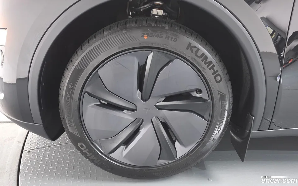 Tesla Model Y RWD 2026 — миниатюра 5