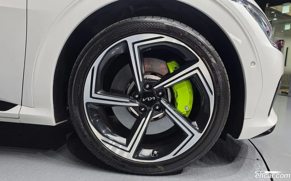 Kia EV6 GT 4WD 2023 — миниатюра 2