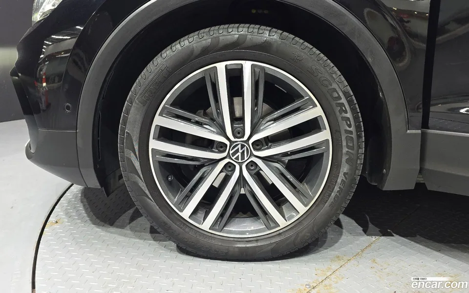 Volkswagen Tiguan 2.0 TDI 2023 — миниатюра 5