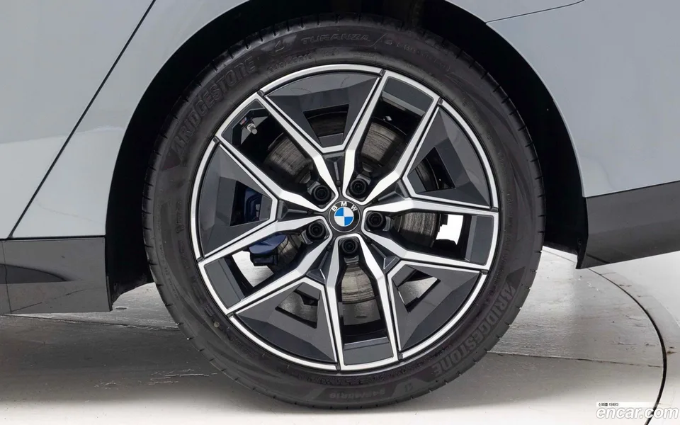 BMW 5 Series 520i M 2025 — миниатюра 5