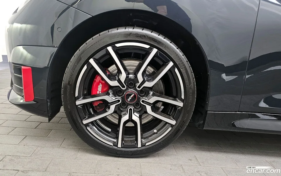 MINI Cooper Electric JCW 2025 — миниатюра 2