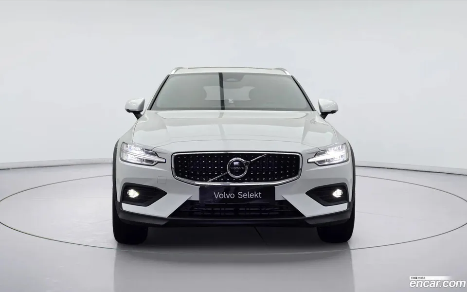 Volvo V60 Cross Country B5 AWD 2025 — миниатюра 3