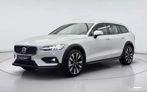 Volvo V60 Cross Country 2025 купить в Москве