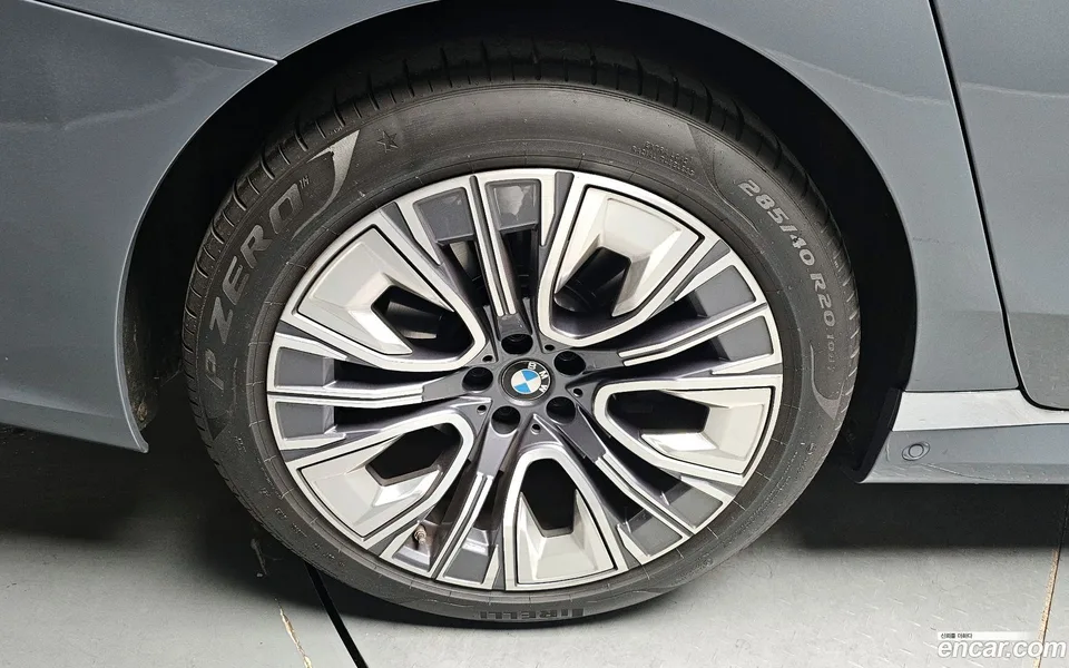 BMW 7 Series 740i sDrive 2023 — миниатюра 5
