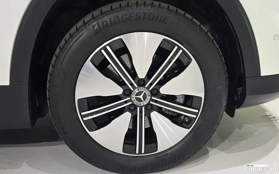 Mercedes-Benz EQB EQB300 4MATIC 2023 — миниатюра 2