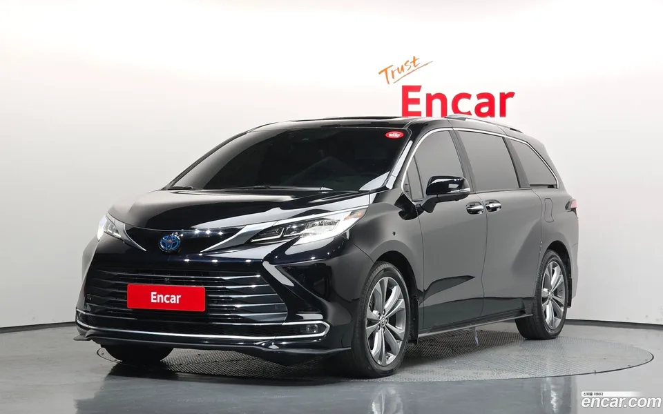 Toyota Sienna 2.5 2WD 2025 — фото 1, купить с доставкой в Москву