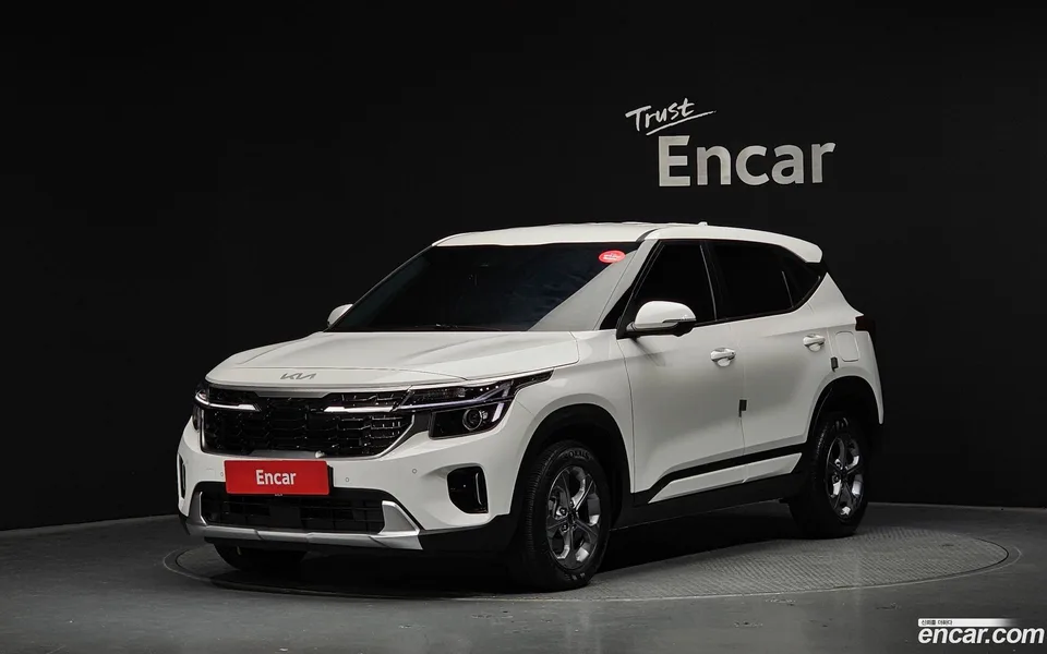 Kia Seltos 1.6 2WD 2023 — фото 1, купить с доставкой в Москву
