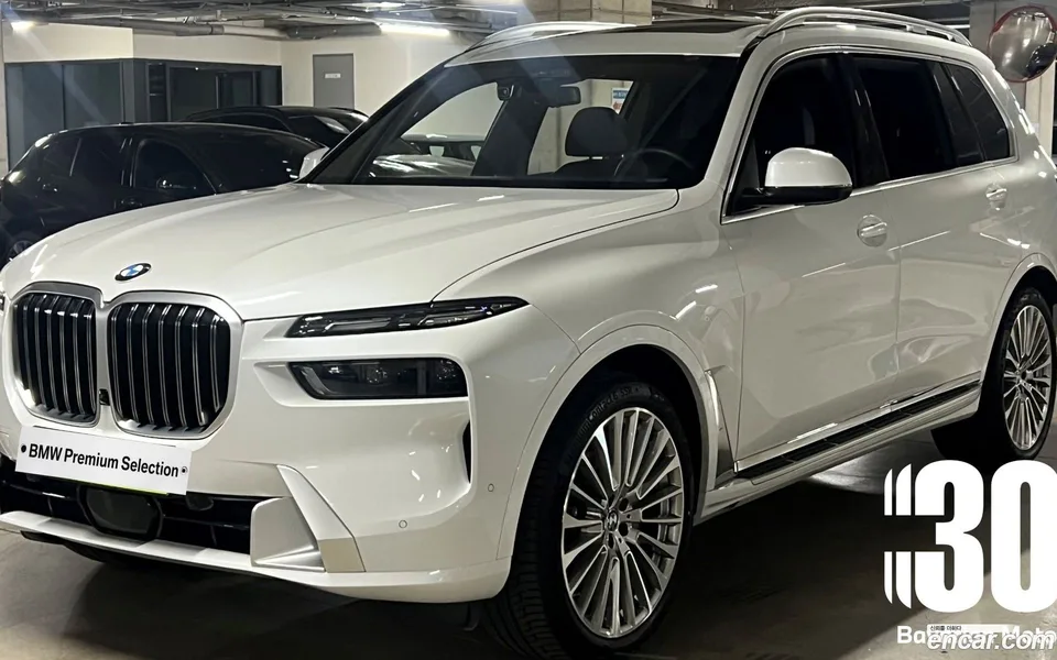 BMW X7 xDrive 40i 7 2025 — фото 1, купить с доставкой в Москву