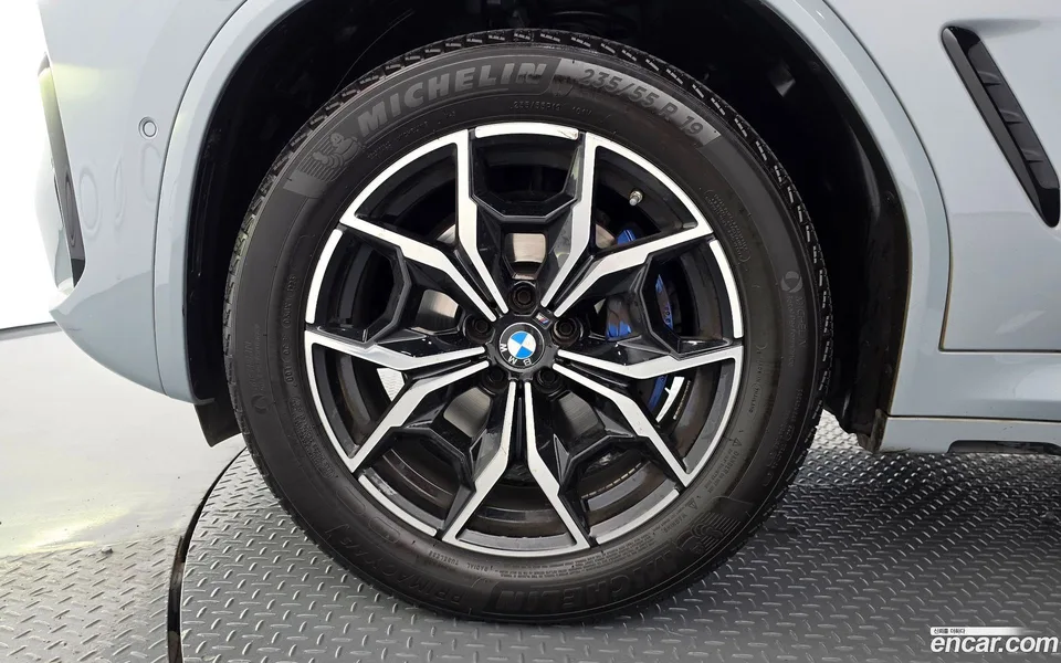 BMW X4 xDrive20i M 2023 — миниатюра 5