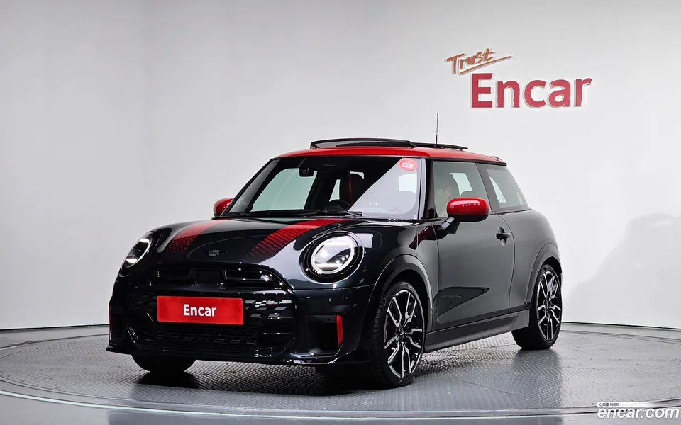 MINI Cooper S JCW 2025 — фото 1, купить с доставкой в Москву