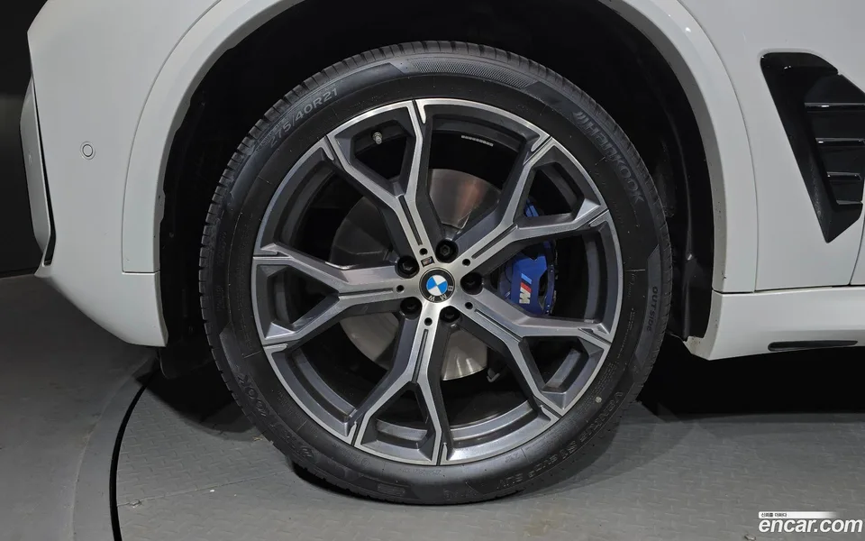 BMW X5 xDrive 40i M 2025 — миниатюра 2