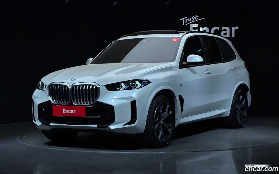 BMW X5 xDrive 40i M 2025 — фото 1, купить с доставкой в Москву
