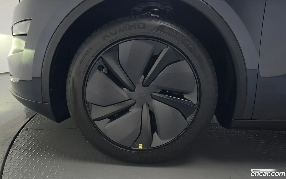 Tesla Model Y RWD 2026 — миниатюра 2