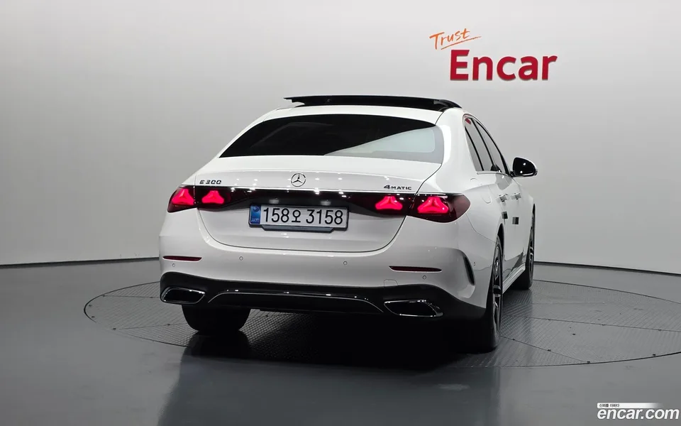 Mercedes-Benz E-Class E300 4MATIC AMG Line 2025 — миниатюра 4
