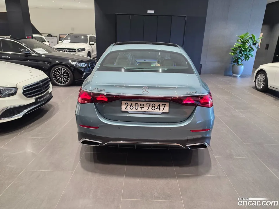 Mercedes-Benz E-Class E300 4MATIC AMG Line 2025 — миниатюра 4