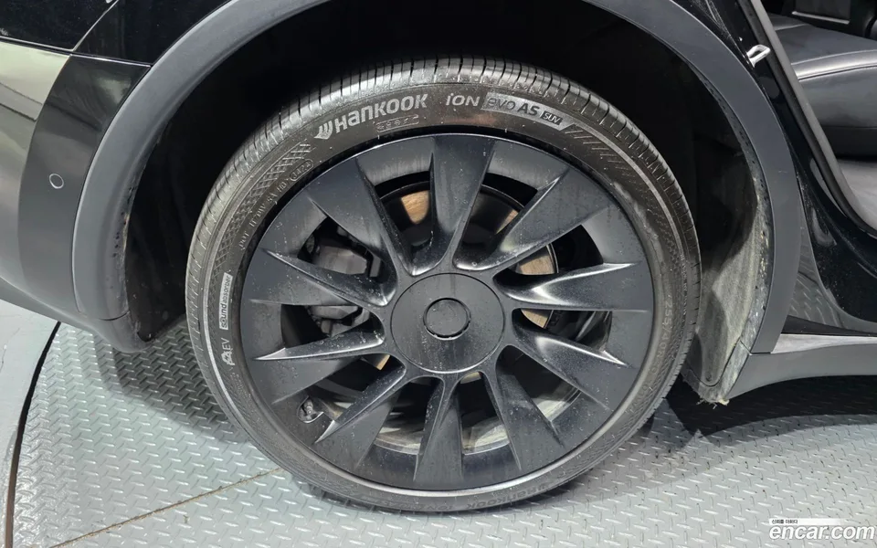 Tesla Model Y AWD 2022 — миниатюра 2