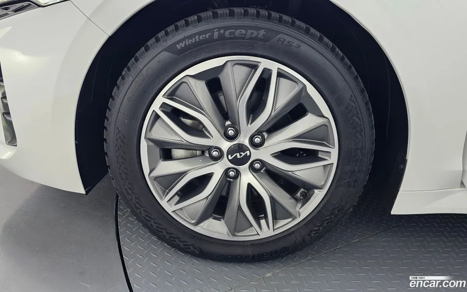 Kia K5 Hybrid 2022 — thumbnail 2