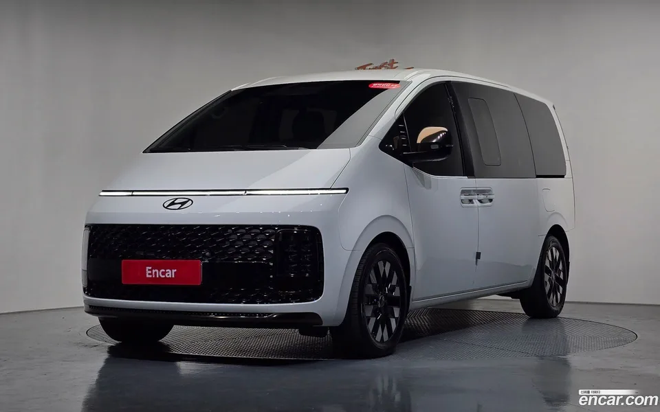 Hyundai Staria 9 2025 — фото 1, купить с доставкой в Москву