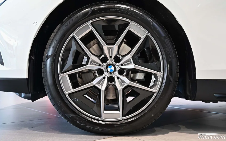 BMW 5 Series 520i 2025 — миниатюра 5