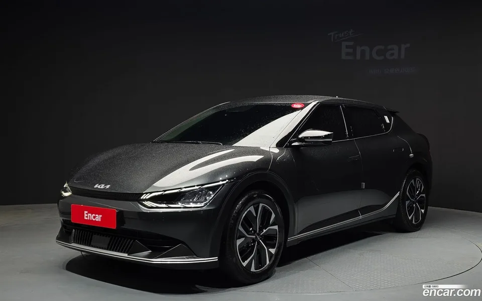Kia EV6 2023 — фото 1, купить с доставкой в Москву