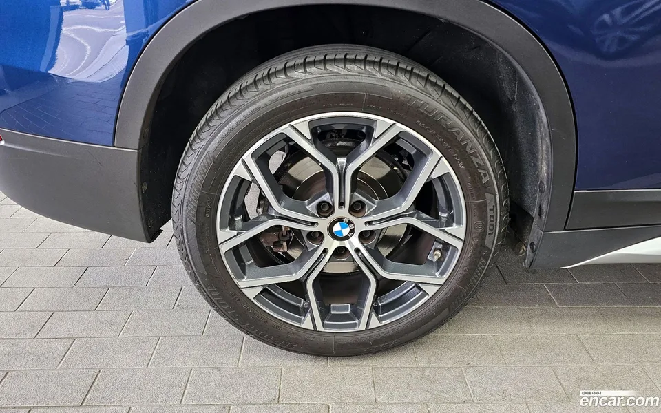 BMW X1 xDrive 20i xLine 2022 — миниатюра 2