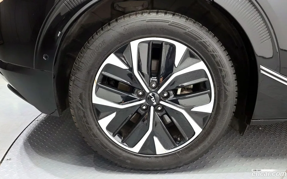 Kia EV6 2023 — миниатюра 5