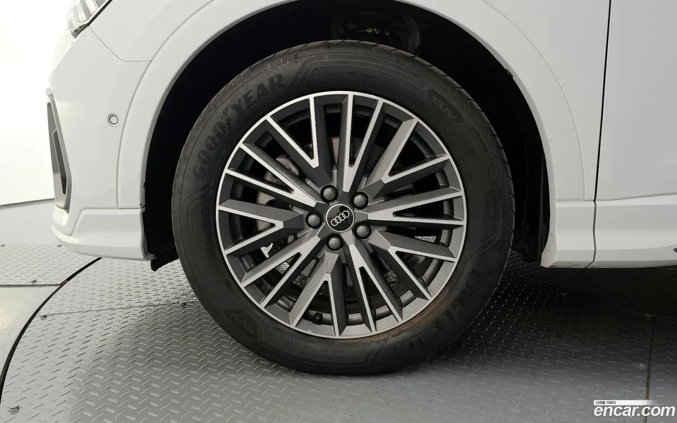 Audi Q3 40 TFSI 2023 — thumbnail 2