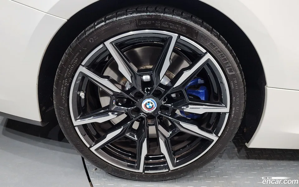 BMW 8 Series M850i xDrive 2022 — миниатюра 2