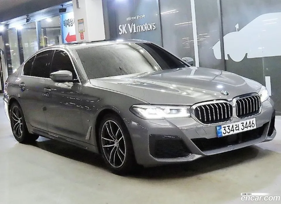 BMW 5 Series 520i M 2022 — фото 1, купить с доставкой в Москву
