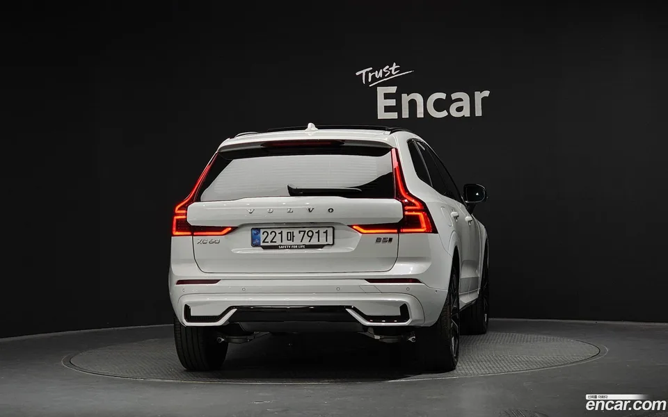 Volvo XC60 B5 2025 — миниатюра 4