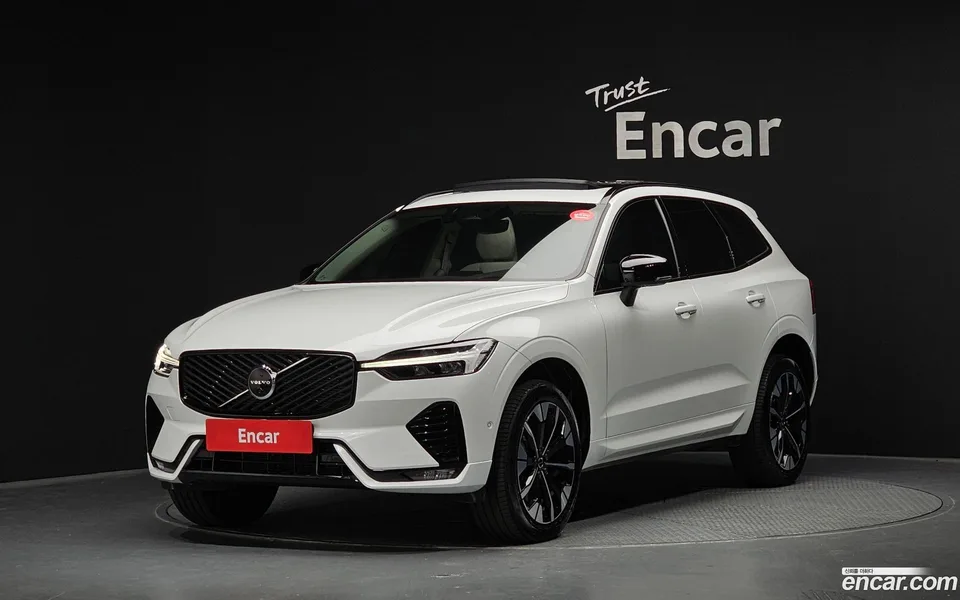 Volvo XC60 B5 2025 — фото 1, купить с доставкой в Москву